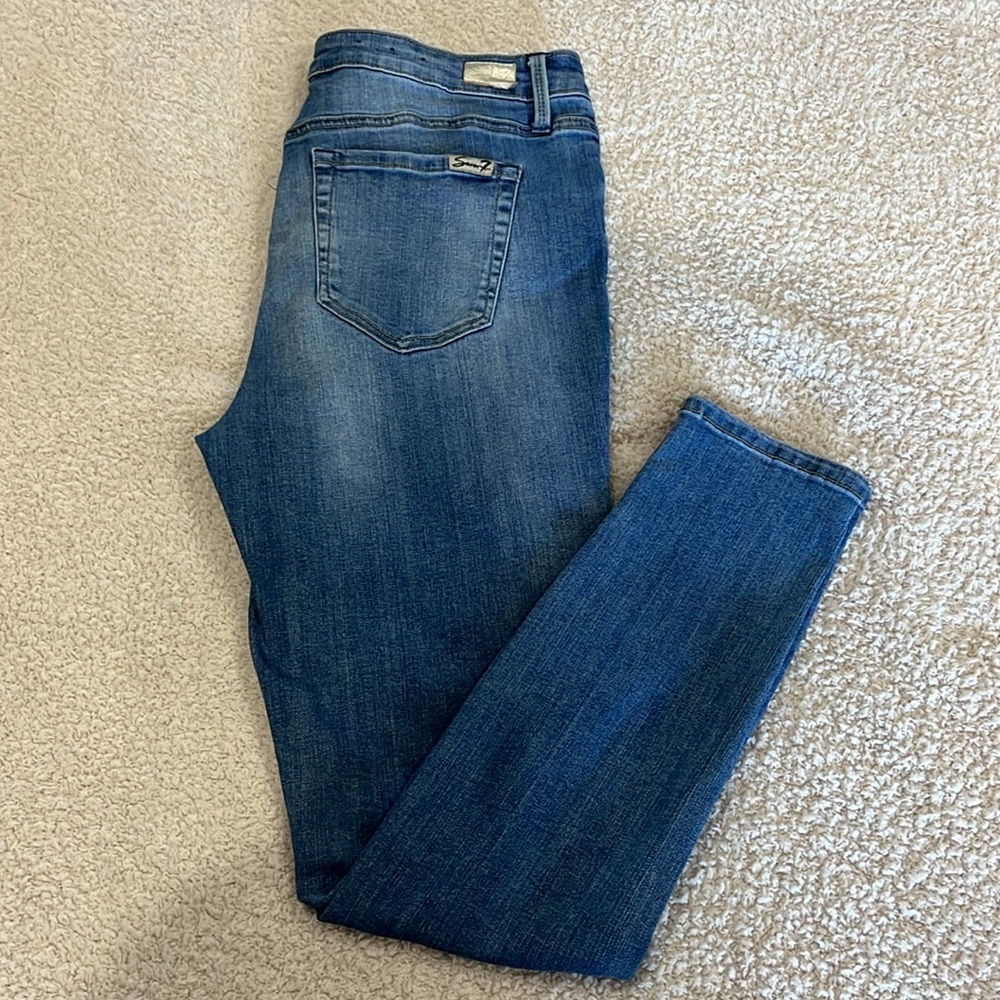 Seven7 Mid Rise Skinny Jeans Women’s Size 10 With Ripped Knees And Faux Pearls - Picture 3 of 6